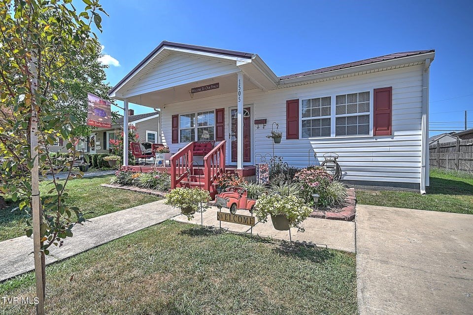 1505 Redwood Dr.